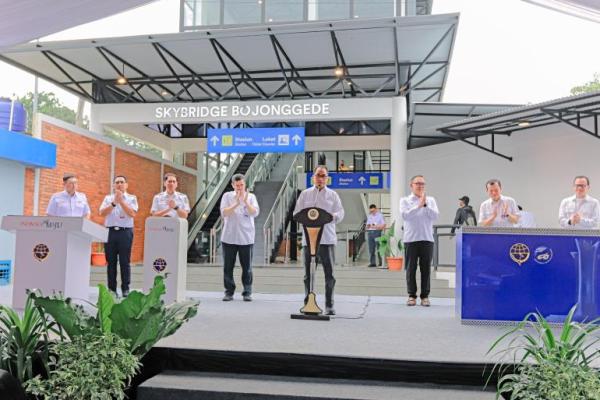 Menhub Resmikan Pengoperasian Skybridge Bojonggede