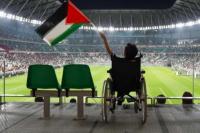 Penggemar Sepak Bola Qatar Bela Gaza Lawan Israel, tak Ada Tempat untuk Genosida!