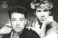 Kocak! Ryan Reynolds dan Rob McElhenney Bikin Sampul Album ala Wham!