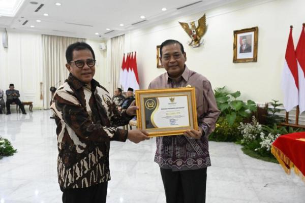 DPR Raih Penghargaan Badan Publik Informatif Tiga Kali Berturut-turut