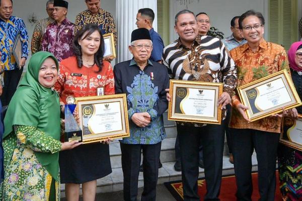 Kemendes PDTT Sabet dan Pertahankan Predikat Kementerian Informatif