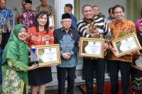 Kemendes PDTT Sabet dan Pertahankan Predikat Kementerian Informatif