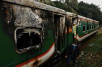 Serukan Pemogokan, Pengunjuk Rasa di Bangladesh Bakar Kereta, Empat Tewas