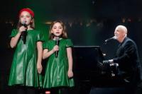 Ikuti Jejak Ayah, Dua Putri Billy Joel Tampil Bersama di Madison Square Garden