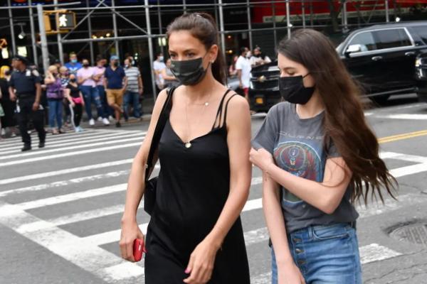 Bintangi Drama Sekolah, Suri tak Sebut Nama Tom Cruise dan Katie Holmes