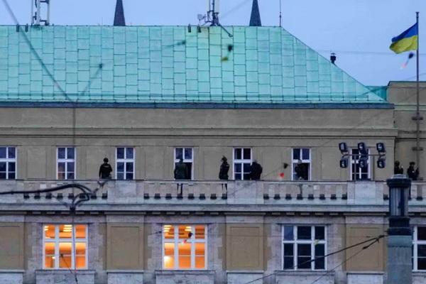 Sejumlah Orang Tewas dalam Penembakan di Pusat Kota Praha