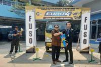 KTB Berikan Fuso Canter Euro 4 ke SMK Assalaam Bandung