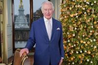 Peduli Lingkungan, Raja Charles Pakai Pohon Natal Hidup