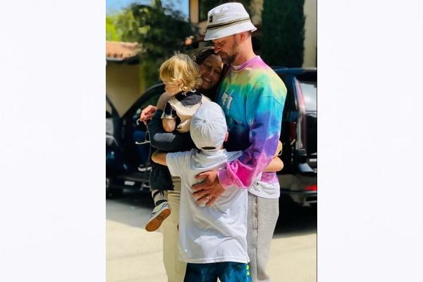 Tradisi Natal `Membuat Rumah Berantakan` Elf on the Shelf Bikin Jessica Biel Lelah