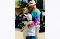 Tradisi Natal `Membuat Rumah Berantakan` Elf on the Shelf Bikin Jessica Biel Lelah
