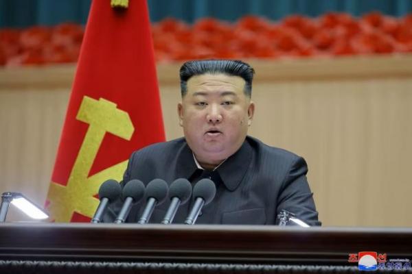 Pemimpin Korea Utara Kim Jong Un saat Pertemuan Nasional Para Ibu ke-5 di Pyongyang dalam gambar yang dirilis oleh Kantor Berita Pusat Korea, 5 Desember 2023 via Reuters 