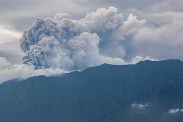Gunung Marapi Sumbar Meletus Lagi, Disertai Dentuman Menggelegar