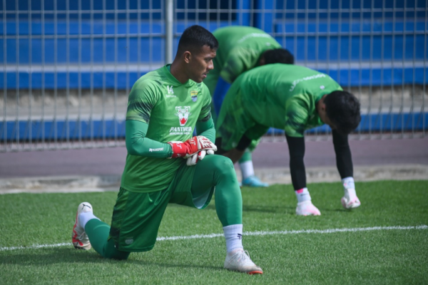 Kevin Ray Mendoza Bikin Persaingan Kiper di Persib Makin Sengit