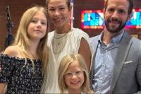 Suami dan Dua Putrinya Tewas dalam Kecelakaan Pesawat, Istri Christian Oliver Ungkap Kesedihannya