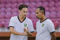 Paul Munster Siapkan Latihan Intensif Jelang Pemusatan Latihan Persebaya