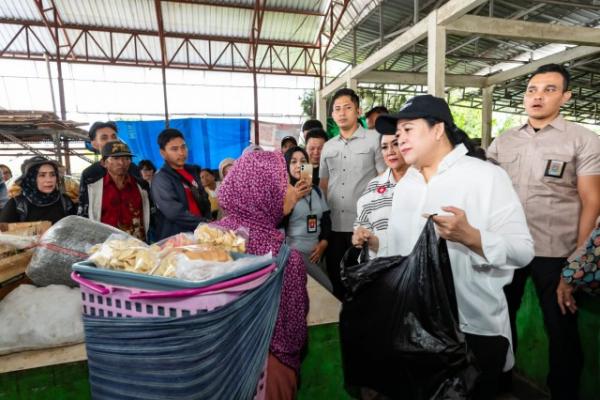 Puan Maharani Tinjau Harga Bahan Pokok di Pasar Blauran
