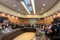 Keluarga Sandera Menyerbu Pertemuan Parlemen Israel