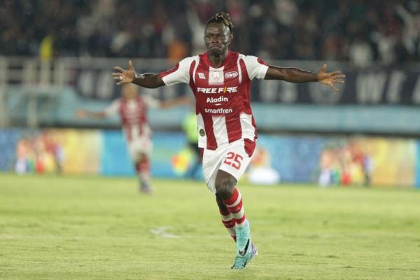 Moussa Sidibe Jadi Sorotan di Laga Tunda Liga 1 antara Persis vs Madura United