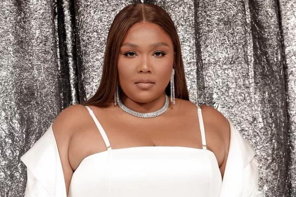 Beraksi di Video Baru, Lizzo Pamer Transformasi Penurunan Berat Badan