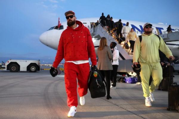 Jadi Pemain degan Bayaran Tertinggi di NFL, Travis Kelce Disebut Masih Miskin Ketimbang Taylor Swift. (FOTO: GETTY IMAGE) 