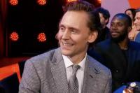 People`s Choice Awards 2024, Tom Hiddleston Tertawa saat Simu Liu Sebut Nama Taylor Swift