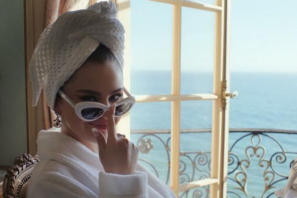 Video Musik Love On Selena Gomez Terinspirasi dari Romansa di Paris