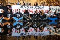 Pemilih Pemula Yahudi dan Muslim Ikut Bergabung dalam Protes Uncommitted Biden