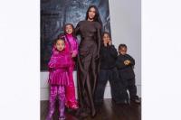 Kanye West Minta Kim Kardashian Mengeluarkan Anak-anak Mereka dari `Sekolah Palsu` Selebriti