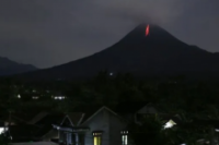 Senin Sore, Gunung Merapi Semburkan Tujuh Kali Awan Panas Guguran