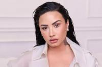 Agar Cantik dan Kinclong, Demi Lovato Lakukan Suntikan Anti-Kerut di Wajah