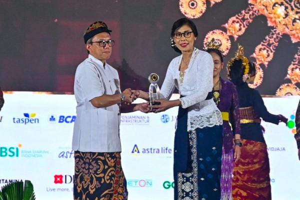 Setjen DPR Raih Public Relation Award 2024