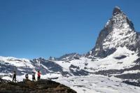 Lima Orang Ditemukan Tewas, Helikopter Dikerahkan Cari Pemain Ski di Pegunungan Swiss