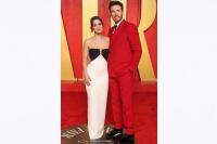 Chris Evans dan Istrinya Alba Baptista Debut Karpet Merah di Pesta Oscar Vanity Fair 2024