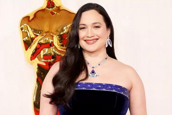 Sejarah untuk Penduduk Pribumi Pertama Kalinya, Lily Gladstone Emosional Hadiri Oscar 2024