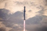 Elon Musk Berhasil Lakukan Uji Terbang Terpanjang Roket Starship