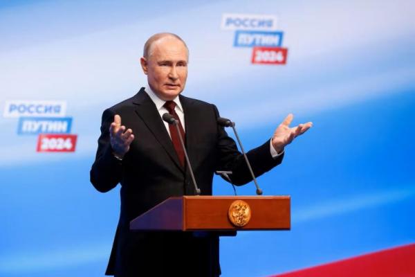 Vladimir Putin berbicara di markas kampanye pemilu di Moskow, 17 Maret 2024. REUTERS 