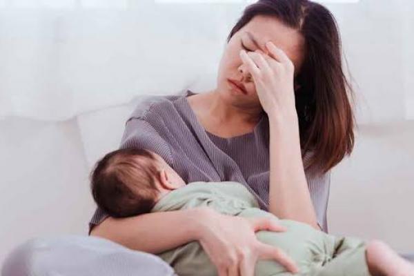 Beban Mental Pascamelahirkan Bisa Memicu Depresi