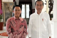 Siap - siap Maju PIlkada Bogor, Sespri Ibu Negara Temui Jokowi