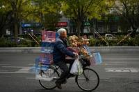 Penuhi Biaya Hidup, Lansia Tiongkok yang Sudah Pensiun Terpaksa Kembali Bekerja