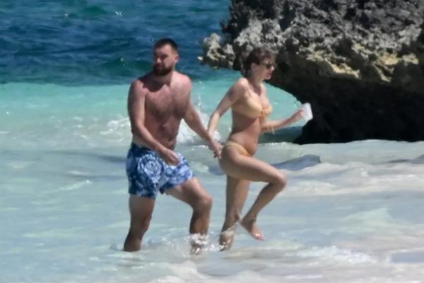 Travis Kelce dan Taylor Swift liburan romantis di Bahama. (FOTO: BACKGRID) 