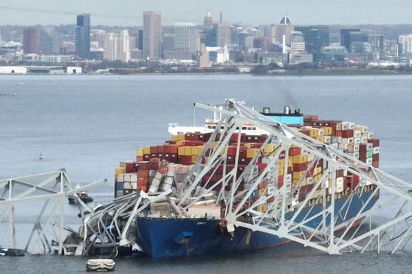 Jembatan Francis Scott Key di Baltimore, Amerika Serikat, runtuh ditabrak kapal kargo. (FOTO: GETTY IMAGE) 