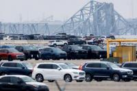 Jembatan Francis Scott Key yang runtuh terlihat di luar Pelabuhan Baltimore di Baltimore, Maryland, AS, 27 Maret 2024. REUTERS