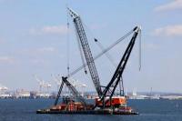 Derek Raksasa Dipasang untuk Bersihkan Puing Jembatan Baltimore