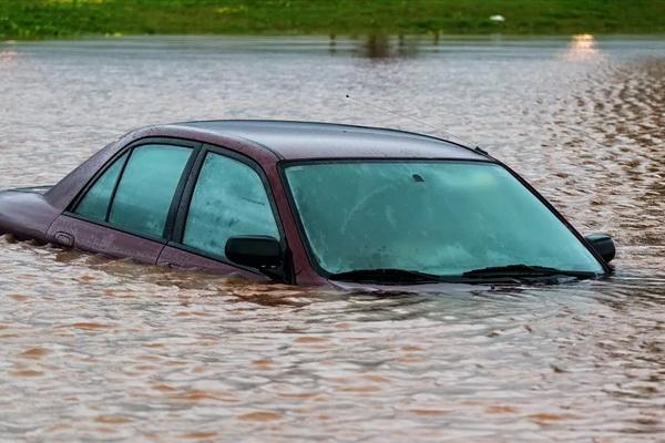 Jembatan Baltimore Runtuh, Apa yang Harus Dilakukan Jika Mobil Jatuh dan Terendam Air?