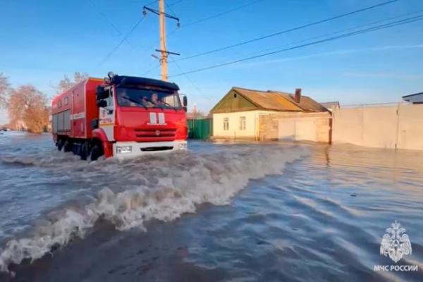 Ketinggian Air Capai Rekor Tertinggi di Ural Rusia, Ribuan Orang Mengungsi