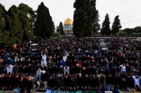 Doa untuk Gaza, Warga Palestina Rayakan Idul Fitri yang Suram di Masjid Al-Aqsa