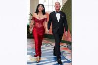 Bergaun Merah Terbuka, Lauren Sanchez Memesona Tamu Gedung Putih di Makan Malam Kenegaraan