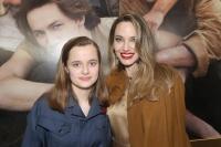 Angelina Jolie dan Putrinya Vivienne Hadiri Pembukaan Musikal Broadway `The Outsiders`