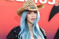 Hadiri Coachella, Megan Fox Tampil dengan Gaya Rambut Baru Berwarna Biru