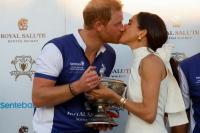 Mesra, Meghan Markle dan Pangeran Harry Berbagi Ciuman di Pertandingan Polo Amal